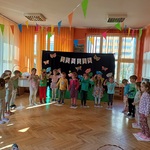 Dzieci śpiewają deszczową piosenkę 4.jpg