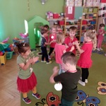 dzieci tańczą 4.jpg