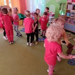 dzieci tańczą 3.jpg